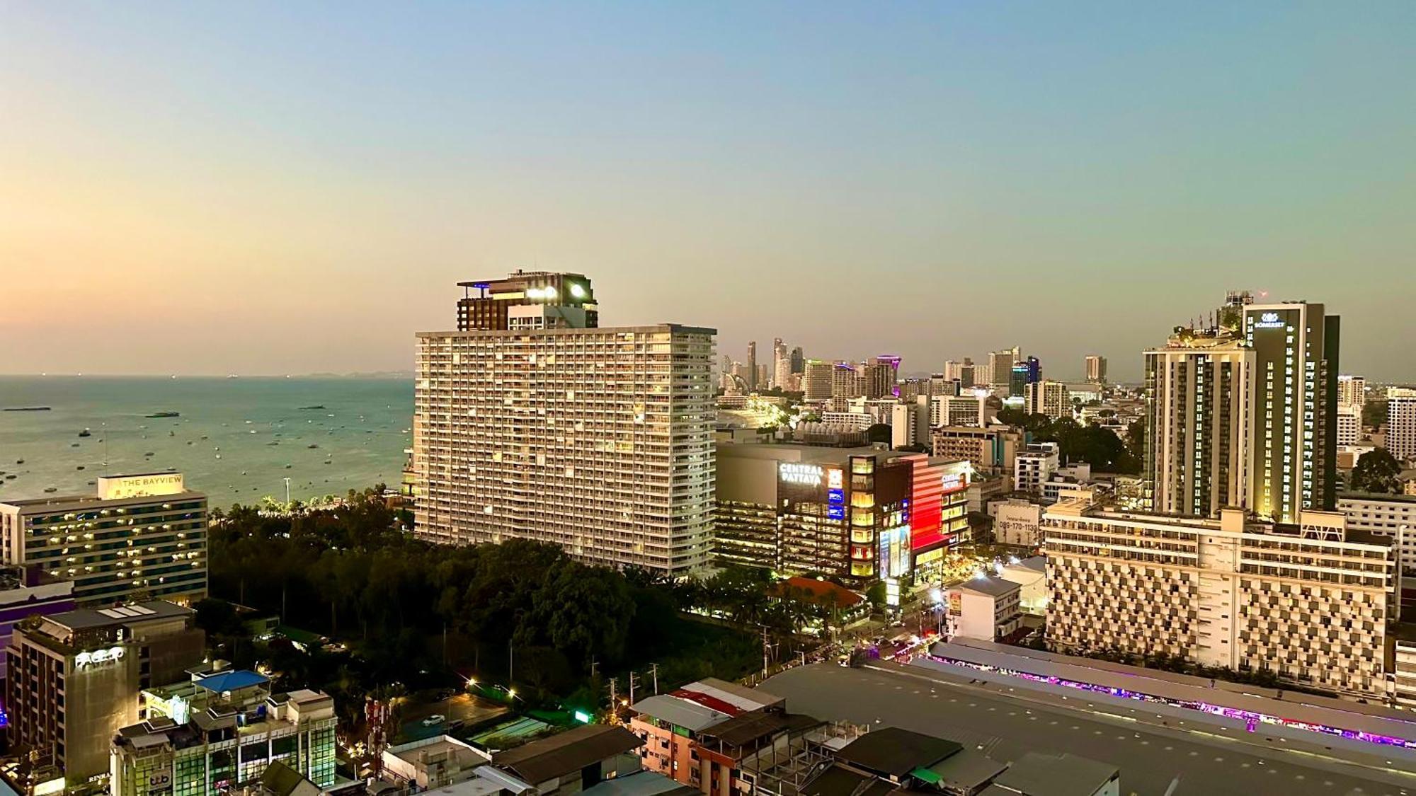 Sea View Pattaya Beach @The Base Central 파타야 외부 사진